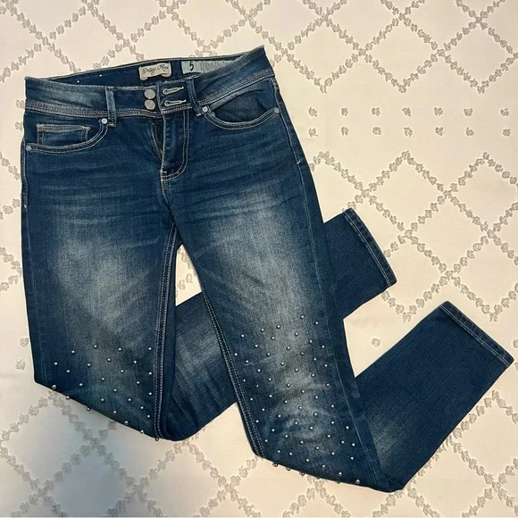 3D silver embellishments on unique jeans - Picture 1 of 9